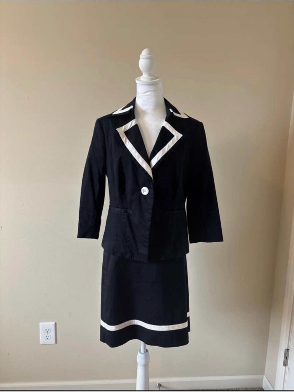 Leslie Stuart Classic Black and White Trim Women's Jacket & Skirt Set